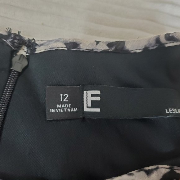 Leslie Fay Flowy Midi Dress Womens Sz 12 Sleeveless Key Hole Animal Print - Picture 7 of 13